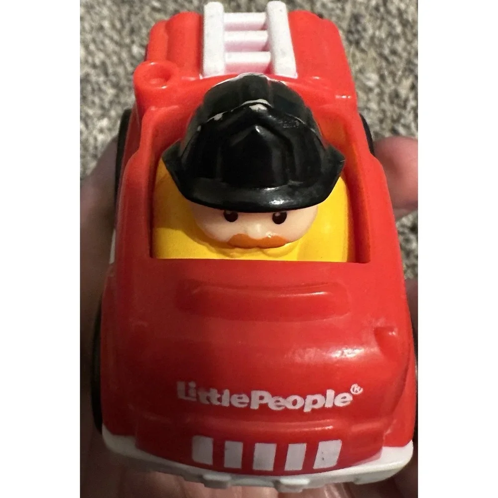 Fisher Price Little People WHEELIES FIRETRUCK Race Car 2009 Vintage Red